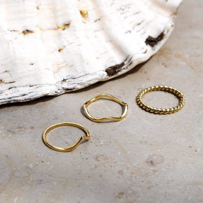 Slim Wave Knuckle Ring Gold