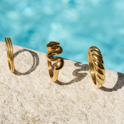 Tiny Trio Ring Gold