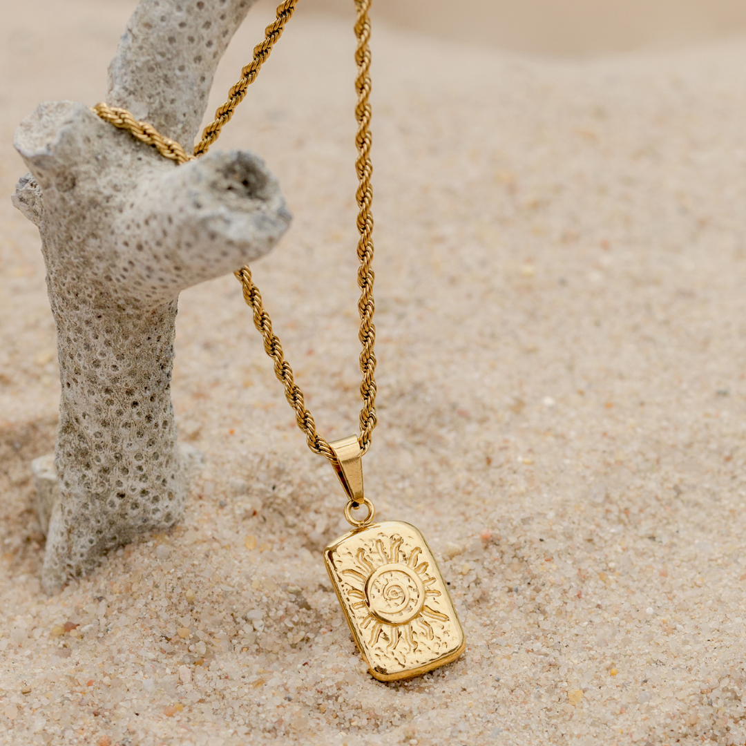 Sun Lover Pendant Necklace Gold