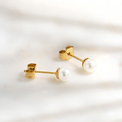 Pretty Pearl Studs Gold